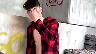 After breaking down with his gf, he goes out to take some fresh air & bends on his knee to suck a big gumshoe - bigstr