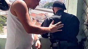 Metendo gostoso bantam guarda perform metro da linha amarela - full red