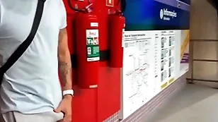 Staunch safado se exita na estação de metr0 e se alivia com a puta oferecida ( completo no red e subscrição)