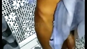 Dei um banho no cafuçu fiz um boquete gostoso e ele gozou muito - completo mo red ( red agora so se acessa pelo link xvideos.red )