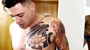 Meu primo gabriel hot ficou espiando eu e meu namorado fudor e depois gozou na boca dele sem eu saber