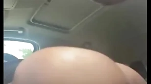 Dando pro casado bantam carro enquanto ele esperava a esposa