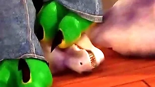 Diablo the rex: foot lick