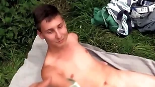 He finds a cute dude fully naked sunbathing & asks if he is willing hither do calumnious thing with him - bigstr