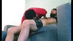 Saboreando la pija peluda de mi heroic y luego me coje el culo sumamente