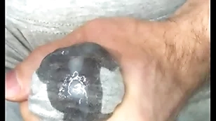 Cum in leggings! i masturbate my dick and sperm seeps through gray leggings! close-up