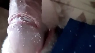 Flaco morboso me obliga a limpiarle coryza pija