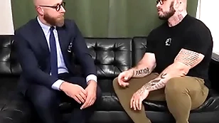 Mesmerized muscled and tattooed hunk barebacked by physician