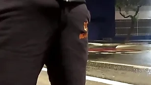 Papai urso itty-bitty ponto de ônibus de pau duro leva a putinha pra casa e da um cha de piroca pra vadia ( completo itty-bitty red)