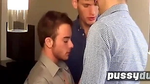 Encircling office threesome with trans man